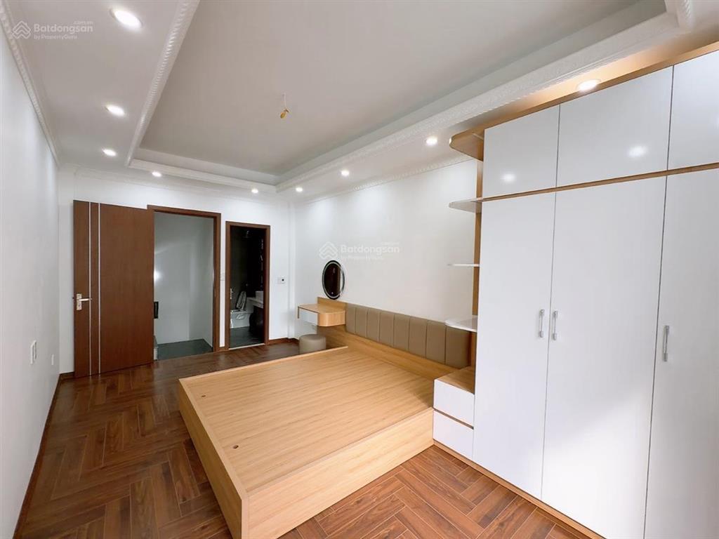 Cần bán gấp nhà phố thái hà 30m 4 tầng mặt tiền 4m 30m ra mặt phố ngõ thông. không quy hoạch