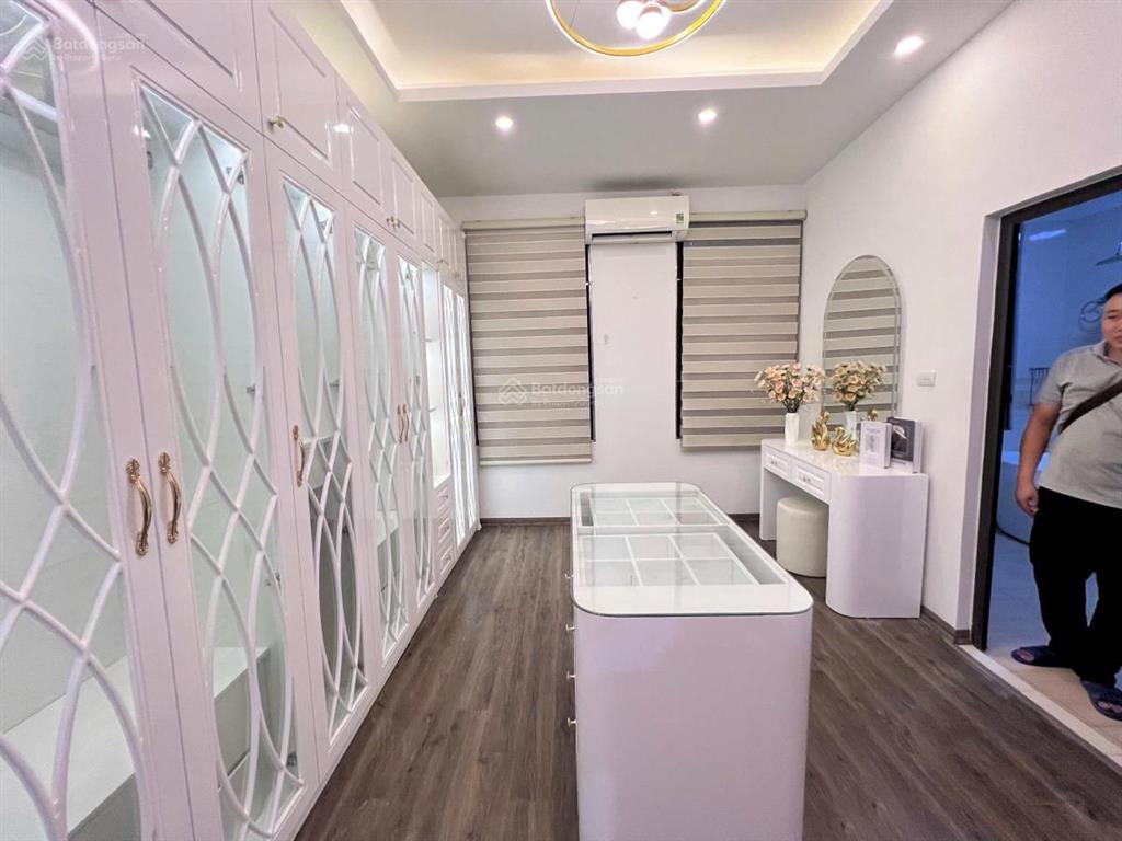 Cần bán gấp nhà phố láng hạ 25m2 5tầng phân lô ô tô đỗ cửa 50m ra phố ngõ thông không quy hoạch