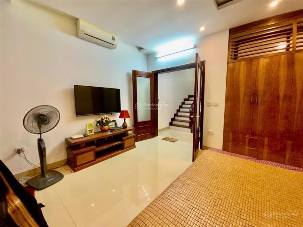 Bán nhà phố thái thịnh 50m 4 tầng phân lô 40m ra phố 2 thoáng trước sau. nói không với quy hoạch