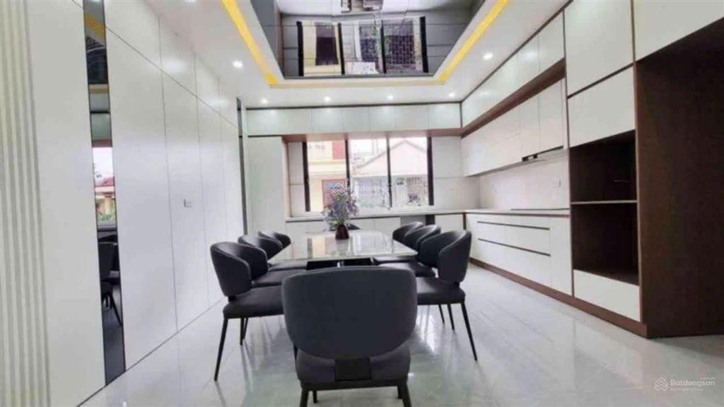 Chủ ngộp bank cần bán gấp căn nhà ở mỹ đình, 60m2, thang máy, kinh doanh, ô tô đỗ vào nhà.
