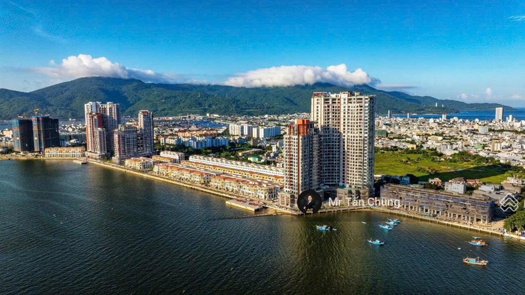 Căn 2pn tầng cao view trực diện sông, pháo hoa  diện tích 70,8m2  giá 8 tỷ