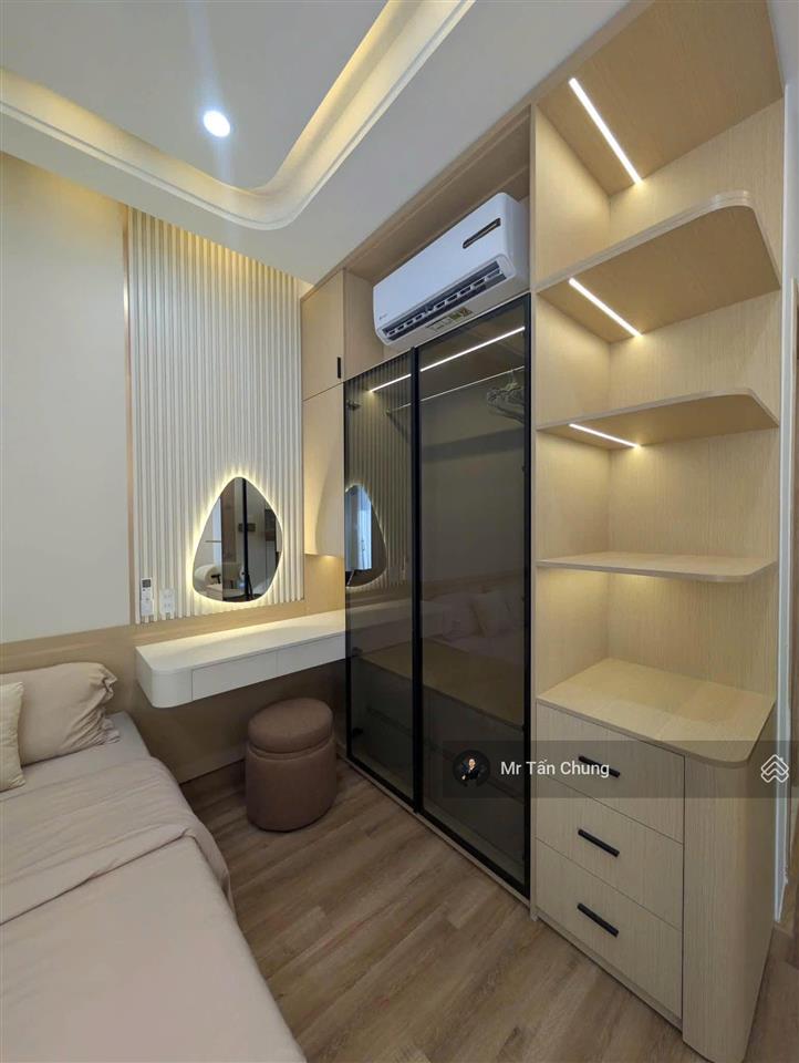 Sẵn thuê căn studio tầng cao view sông full nội thất  diện tích 30m2  giá 16triệu/tháng
