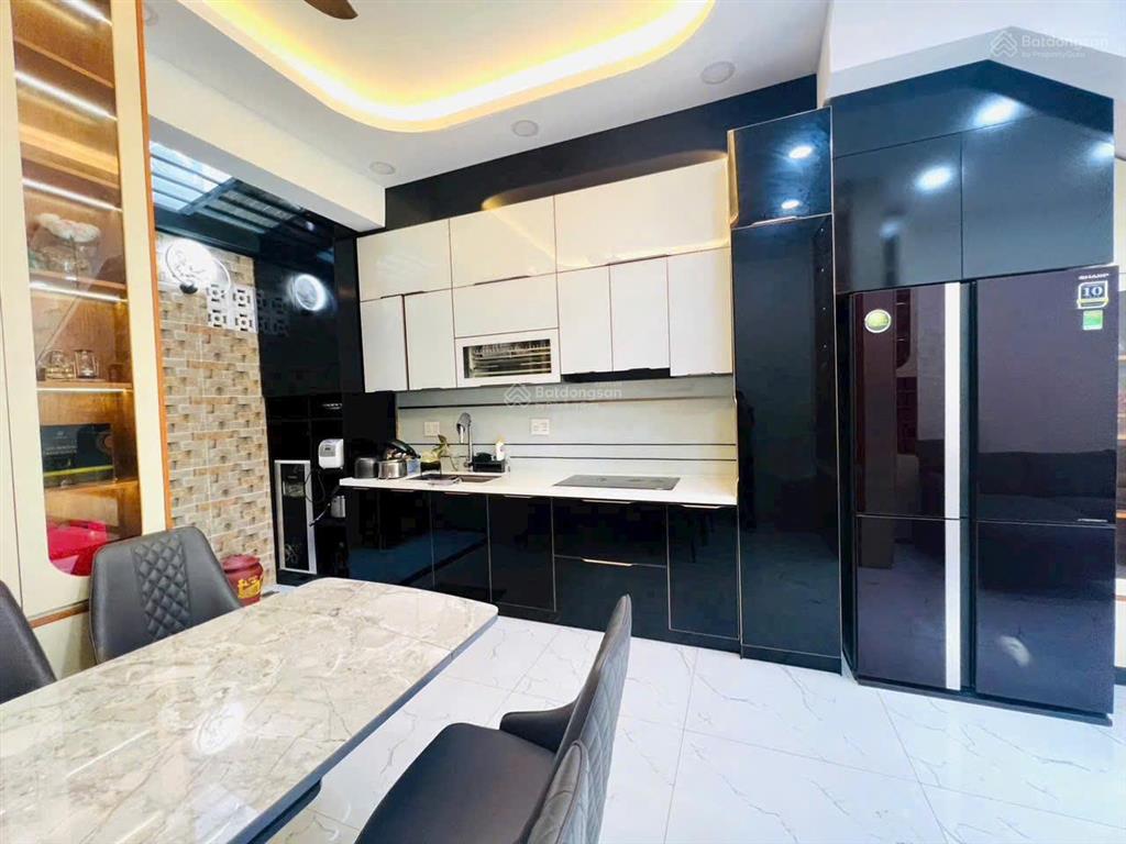 Nhà cho thuê full nội thất, 1 trệt 2 lầu, đối diện vinhomes grand park.