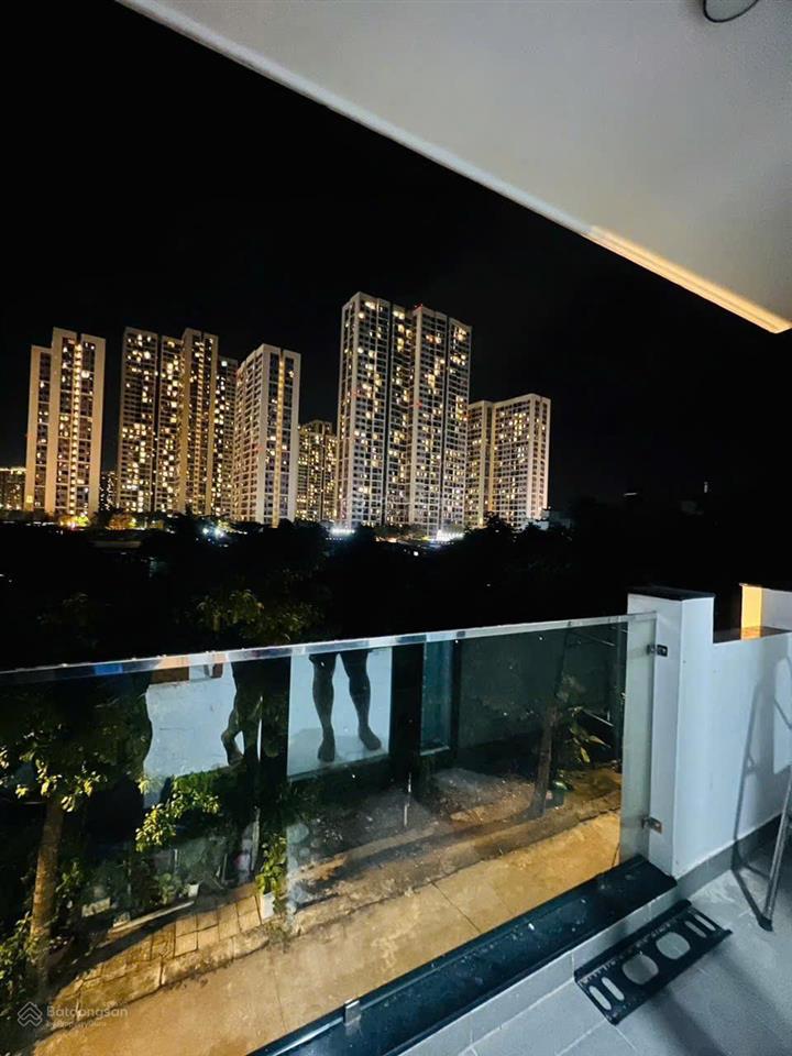 Nhà cho thuê full nội thất, 1 trệt 2 lầu, đối diện vinhomes grand park.