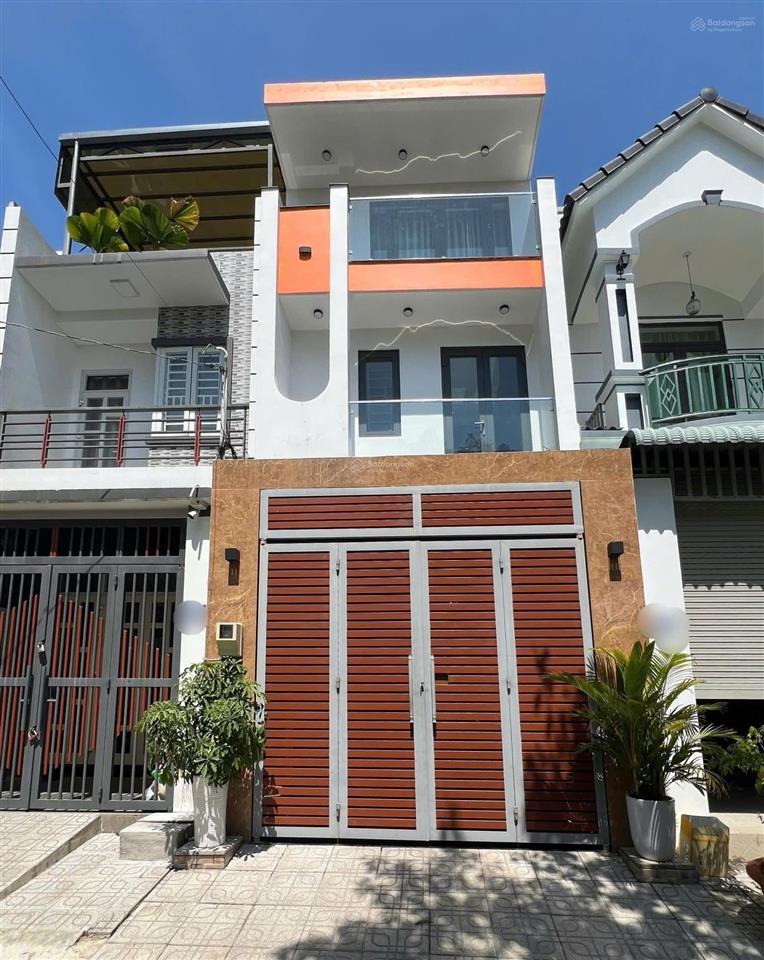 Nhà cho thuê full nội thất, 1 trệt 2 lầu, đối diện vinhomes grand park.
