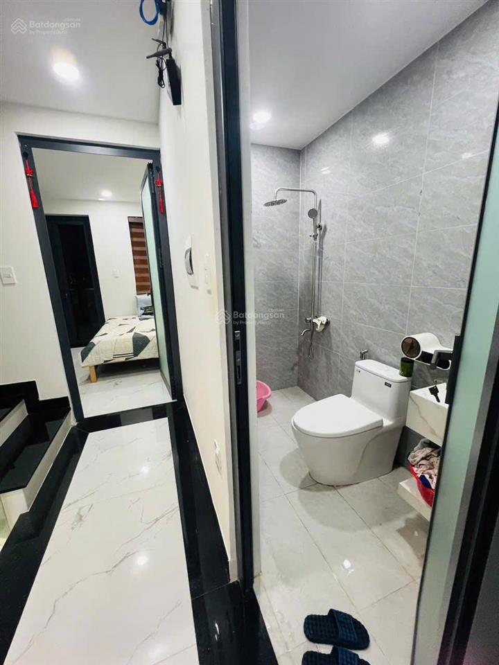 Nhà cho thuê full nội thất, 1 trệt 2 lầu, đối diện vinhomes grand park.