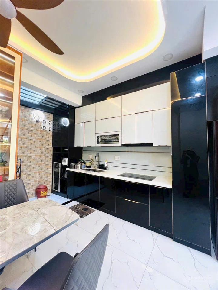 Nhà cho thuê full nội thất, 1 trệt 2 lầu, đối diện vinhomes grand park.