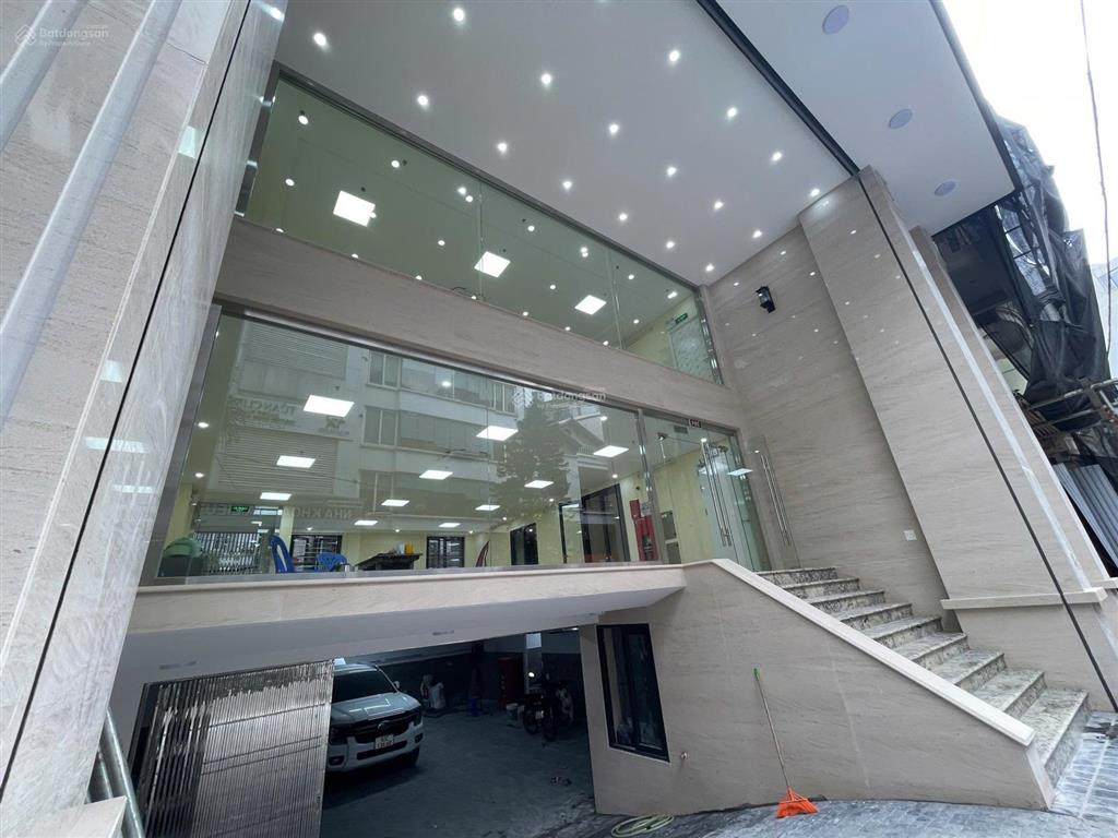 Ngã 3 lê văn lương hoàng ngân. 212m2 x 9 tầng. mặt tiền 12m