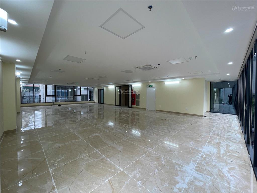 Ngã 3 lê văn lương hoàng ngân. 212m2 x 9 tầng. mặt tiền 12m