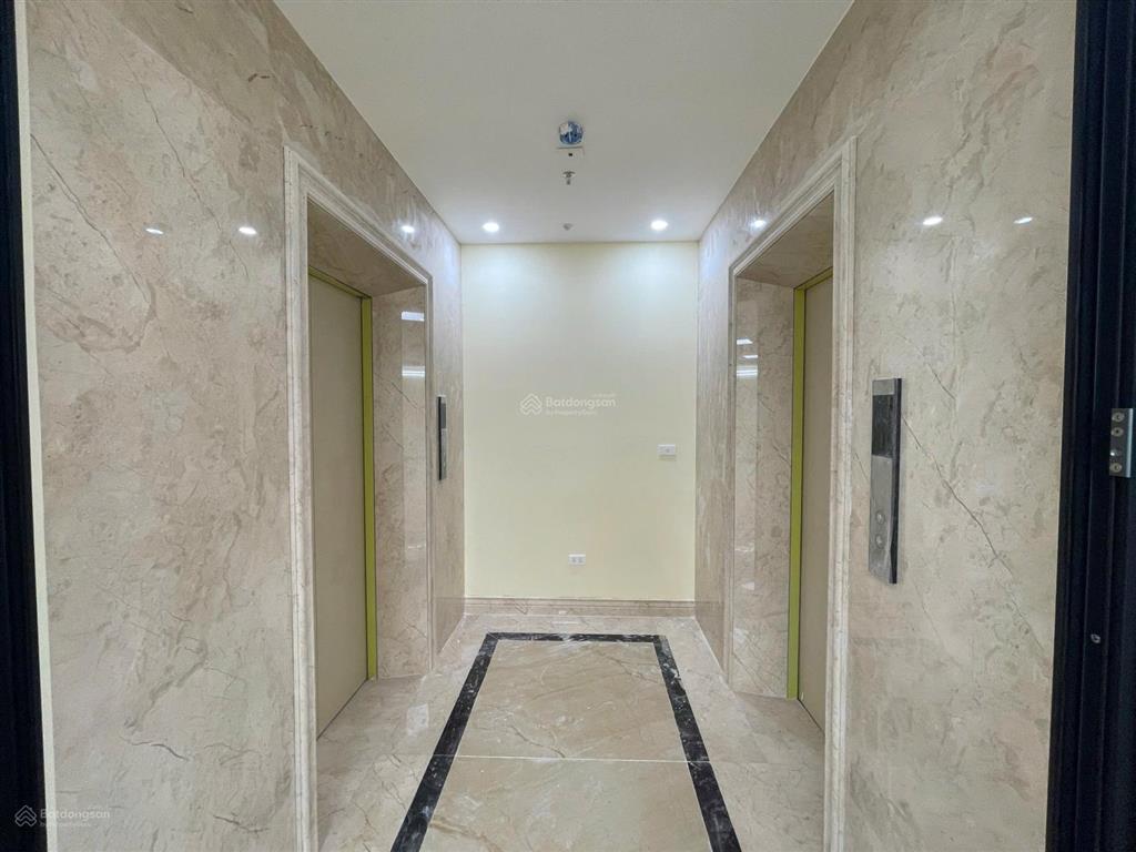 Ngã 3 lê văn lương hoàng ngân. 212m2 x 9 tầng. mặt tiền 12m