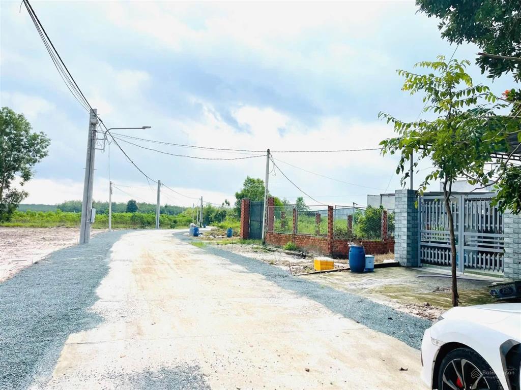 Bể cọc thanh lý nhanh lô đất 225m2 thổ cư sẵn minh hưngchơn thành giá 335 triệu