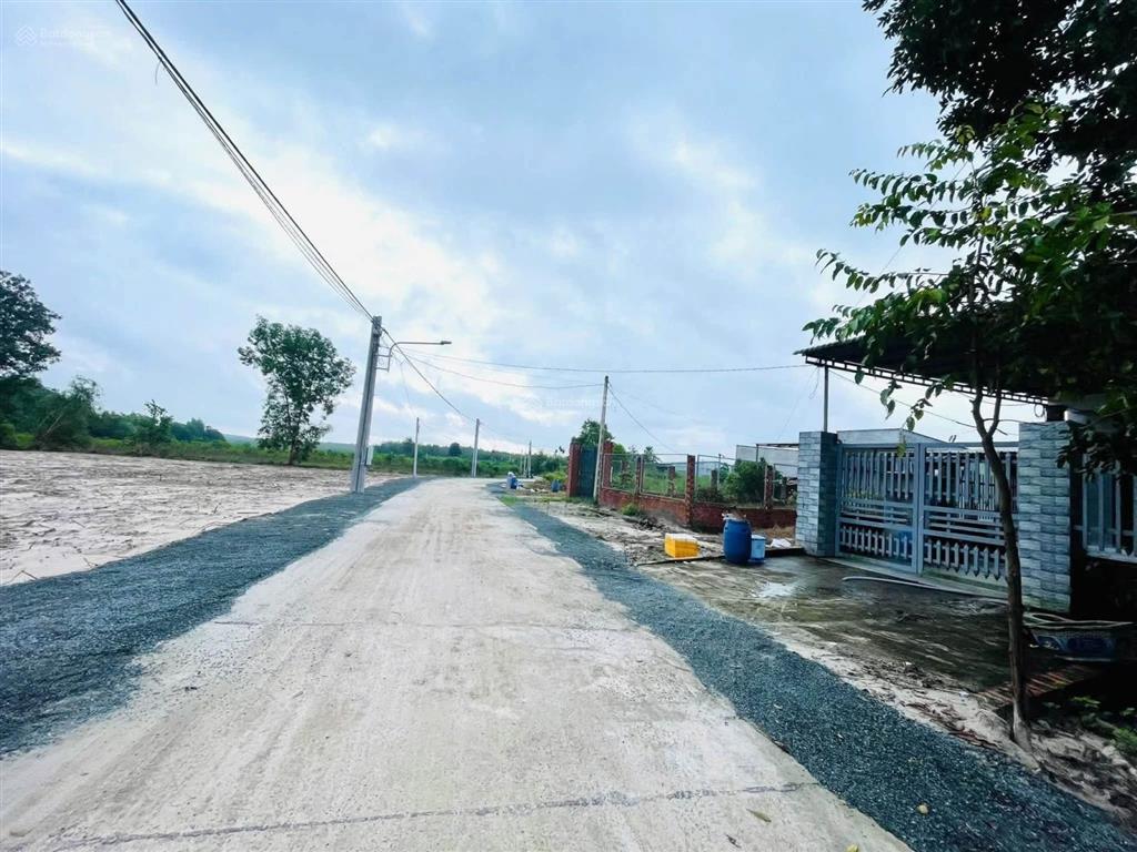 Bể cọc thanh lý nhanh lô đất 225m2 thổ cư sẵn minh hưngchơn thành giá 335 triệu