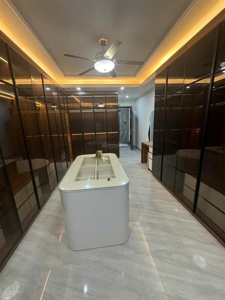 Quá vip, nhà mới koong 7 tầng có thang máy, gara, khu phân lô gần trường đại học