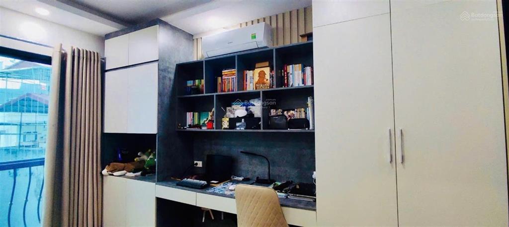 Ngay hồ tùng mậu 7 tầng có thang máy, full nội thất chỉ việc xách vali gần ga tàu trên cao