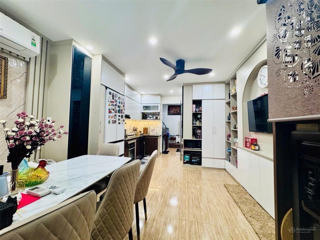 Ngay hồ tùng mậu 7 tầng có thang máy, full nội thất chỉ việc xách vali gần ga tàu trên cao