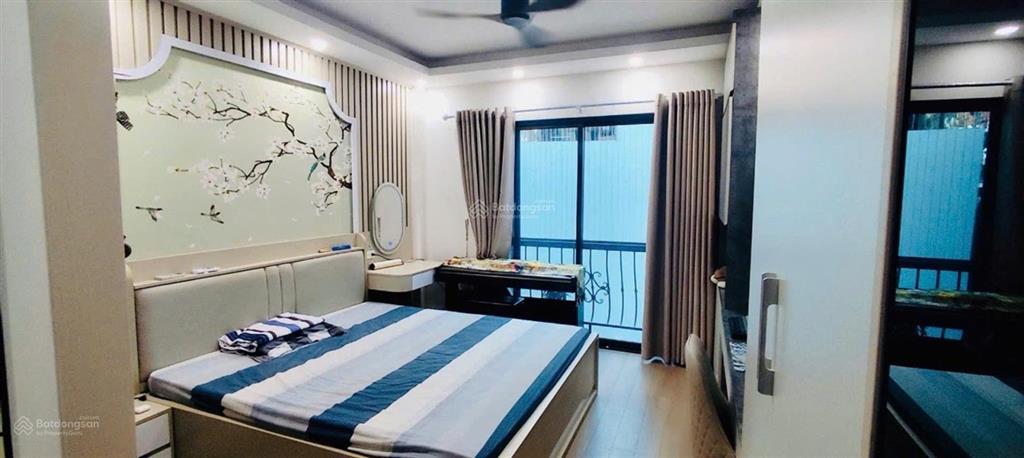 Ngay hồ tùng mậu 7 tầng có thang máy, full nội thất chỉ việc xách vali gần ga tàu trên cao