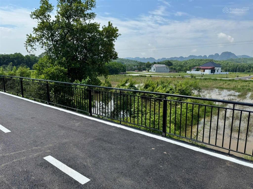 Bán đất đường hồ chí minh lạc thủy hòa bình 93m2 mặt tiền 4,25m ngõ ô tô 8m giá 645 triệu sổ hồng