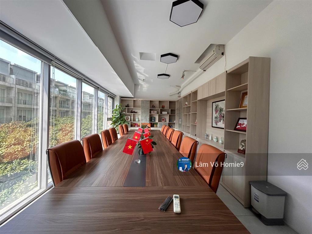 Giá cho thuê tốt nhất shophouse sarina sala đường b2, diện tích sàn 232m2, kết cấu 3 tầng, ngang 8m