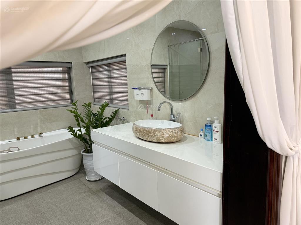 Xuất cảnh cần bán căn biệt thự view sông tại thành phố đà nẵng.