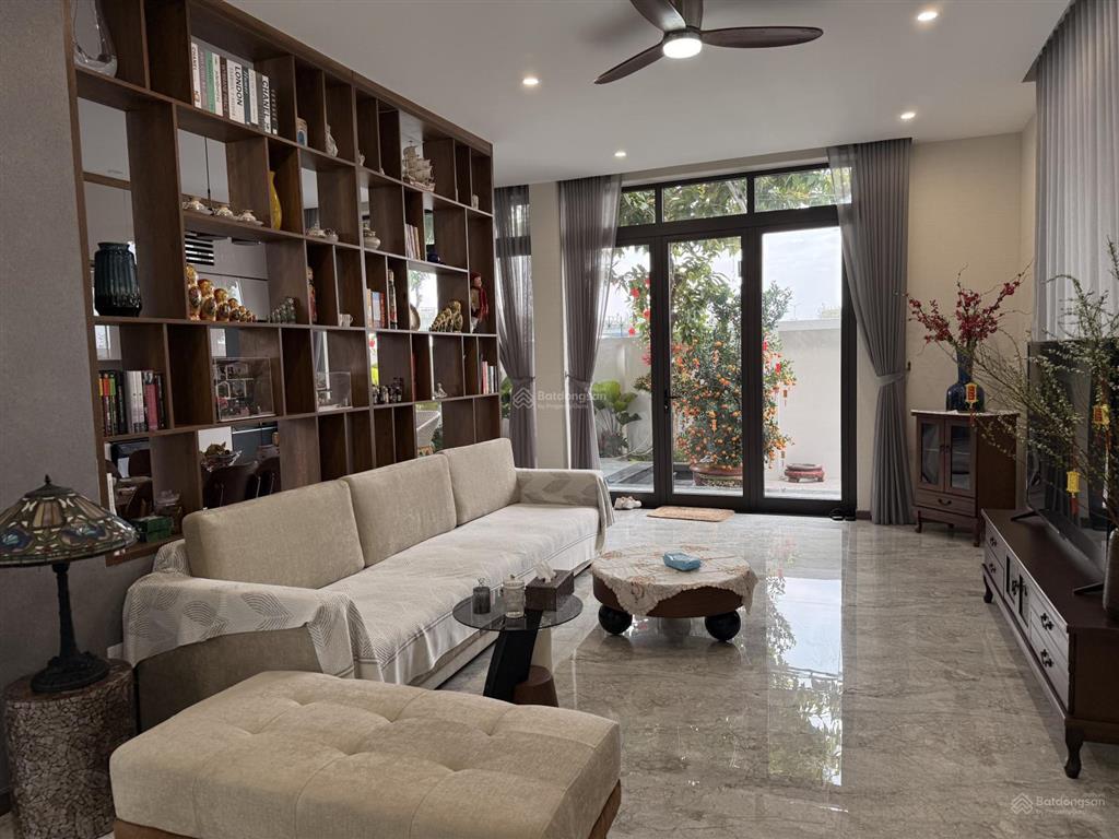 Xuất cảnh cần bán căn biệt thự view sông tại thành phố đà nẵng.