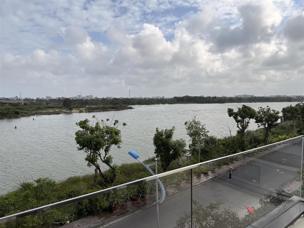 Xuất cảnh cần bán căn biệt thự view sông tại thành phố đà nẵng.