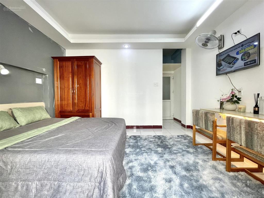 Căn hộ ban công 2pn  bếp riêng full tiện nghi ngay chợ phạm văn hai