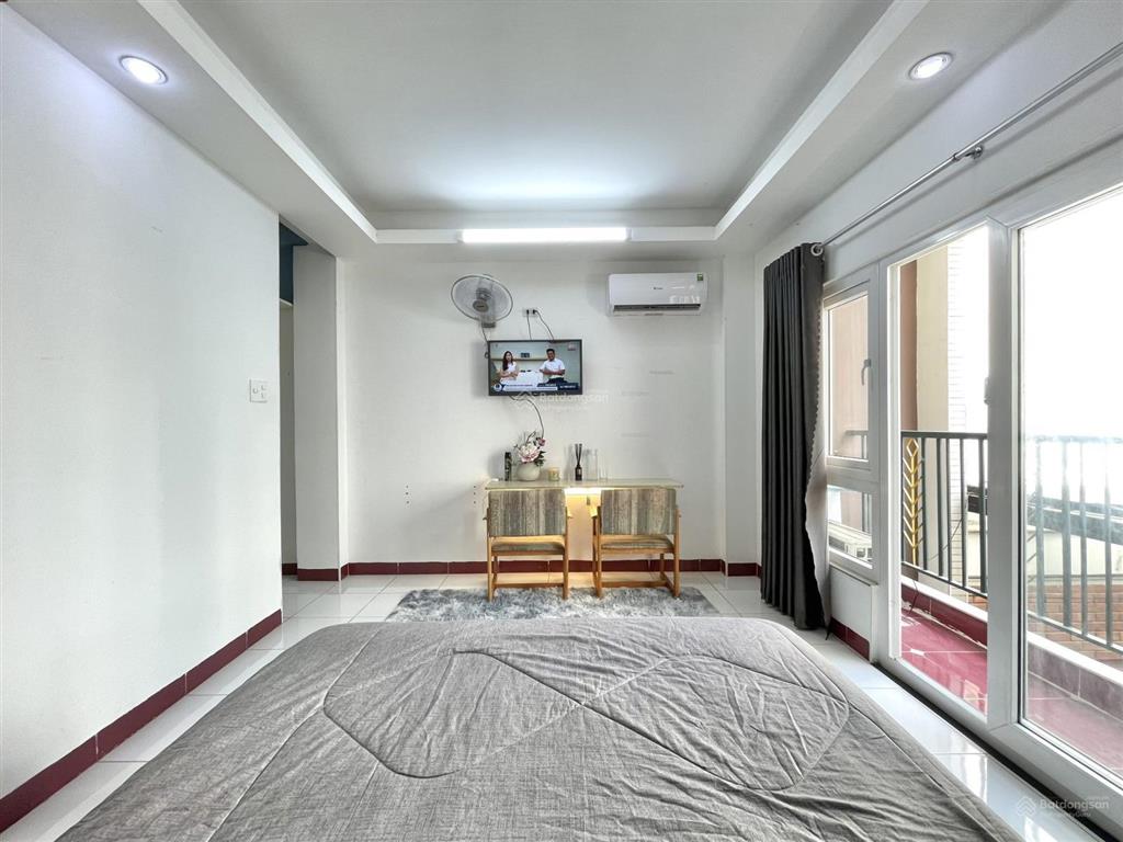 Căn hộ ban công 2pn  bếp riêng full tiện nghi ngay chợ phạm văn hai