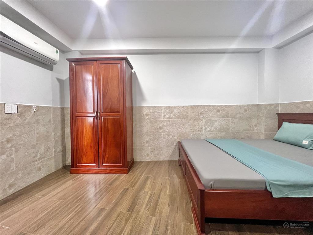 Ngay ngã 4 hoàng quốc việt  phòng thoáng, full nội thất