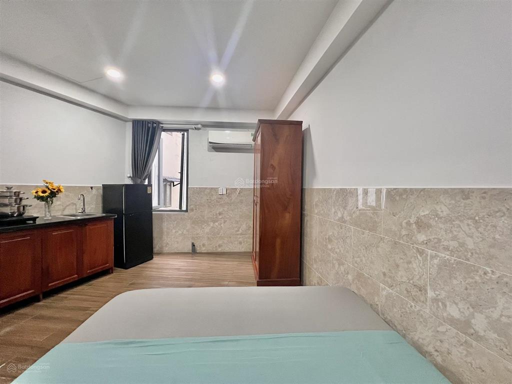 Ngay ngã 4 hoàng quốc việt  phòng thoáng, full nội thất
