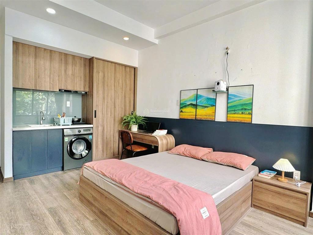 Phòng ban công mới xây  full nội thất ngay đầm sen, ô tô tận nhà