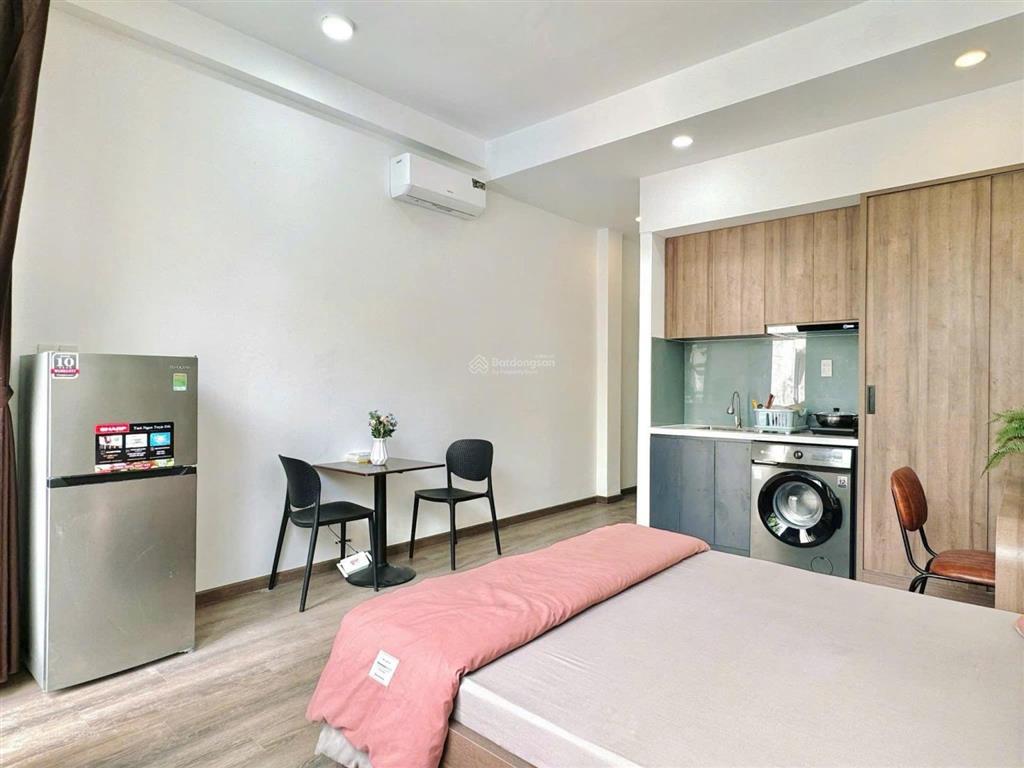 Phòng ban công mới xây  full nội thất ngay đầm sen, ô tô tận nhà