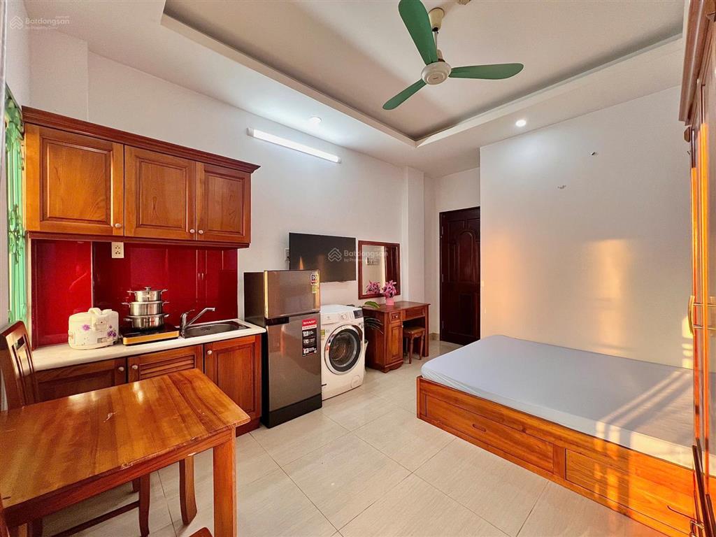 Studio ban công full nội thất  an ninh ngay cầu lê văn sỹ