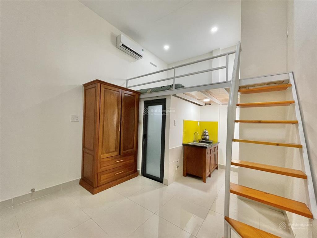 Gác lửng cửa sổ trời  full nội thất gần hàng xanh, đh gtvt