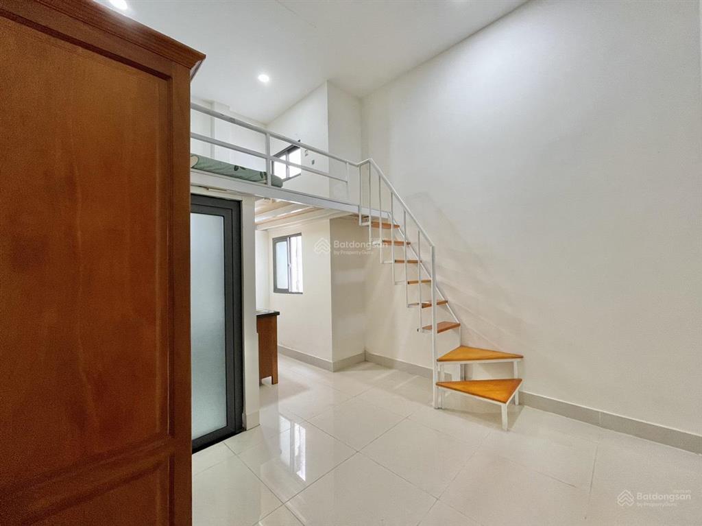Gác lửng cửa sổ trời  full nội thất gần hàng xanh, đh gtvt