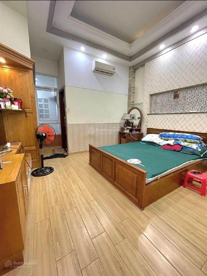 Chỉ 10 tỉ nhỉn.mặt tiền 4 tầng 4x18m kdc bình phú.