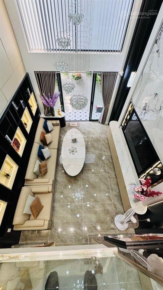 Nhỉn 7 tỉ  cạnh nt phaolo  5 tầng 4x18m full nội thất sang trọng.