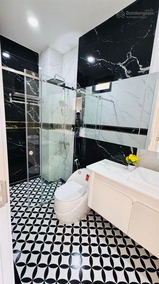 Nhỉn 7 tỉ  cạnh nt phaolo  5 tầng 4x18m full nội thất sang trọng.