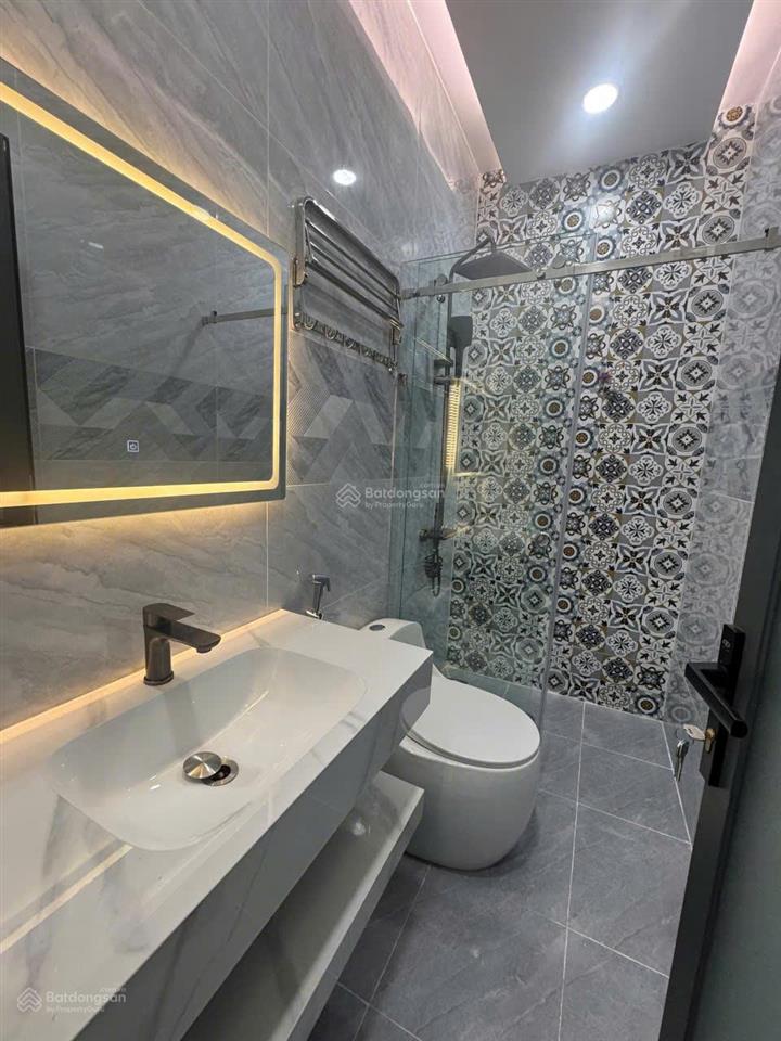 Giảm hẳn 1 tỉ mặt tiền kd 5x18m 4 tầng khu tên lửa. chỉ còn 11 tỉ hơn sẵn dòng tiền ổn định