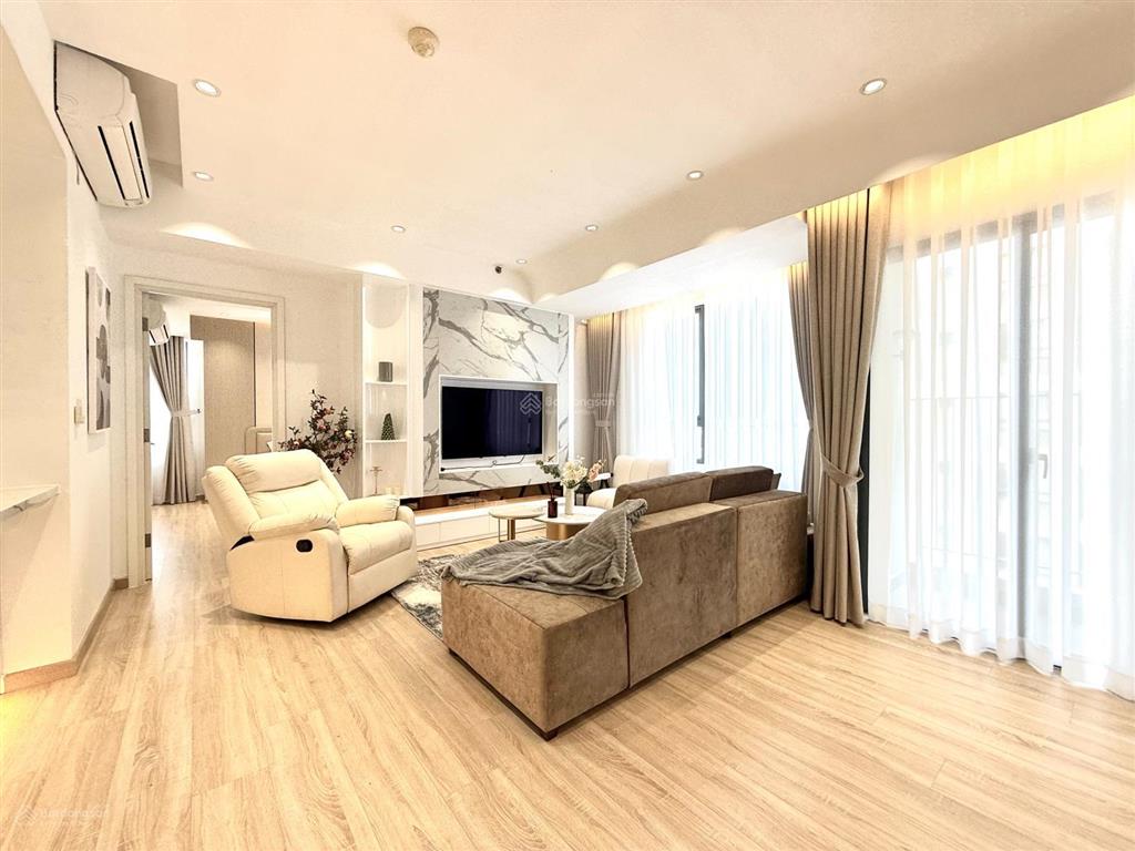 Chính chủ bán gấp 3pn căn ghép 16,5 tỷ, 141m2, ban công rộng, masteri thảo điền.  0909 634 *** sang