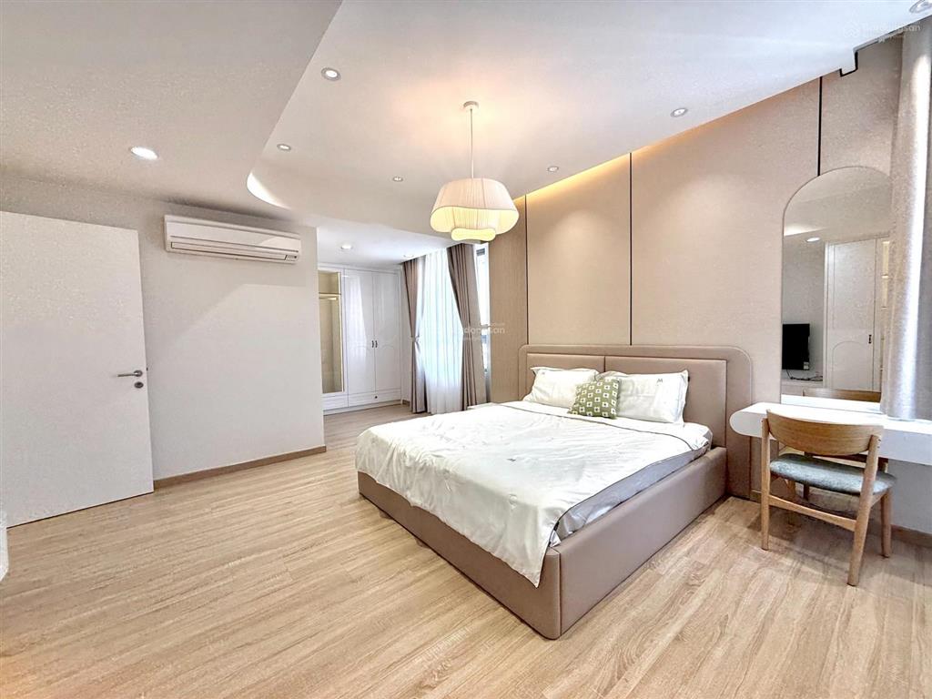 Chính chủ bán gấp 3pn căn ghép 16,5 tỷ, 141m2, ban công rộng, masteri thảo điền.  0909 634 *** sang