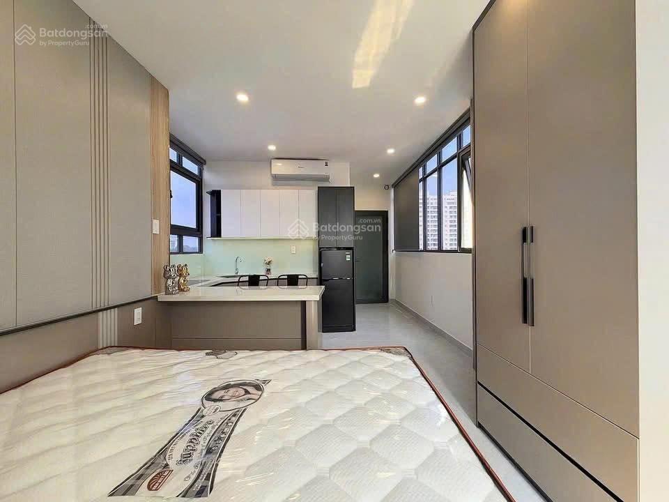 Cho thuê căn studio thiết kế phong cách modern luxury, nội thất sử dụng vật liệu cao cấp, him lam