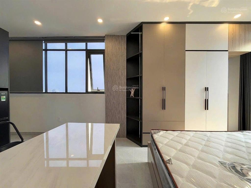 Cho thuê căn studio thiết kế phong cách modern luxury, nội thất sử dụng vật liệu cao cấp, him lam