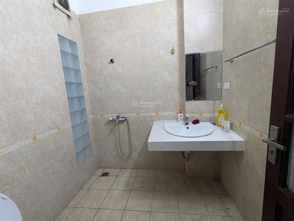 Phân lô phố vỉa hè phố vip đống đa 6 tầng 63m2 có ô chờ thang máy kinh doanh văn phòng đẹp