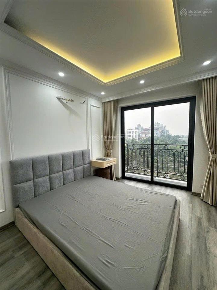 Nhà đẹp mặt hồ ô tô tránh thoáng mát gần trường gần chợ thuận tiện đi lại 6 tầng thang máy siêu đẹp