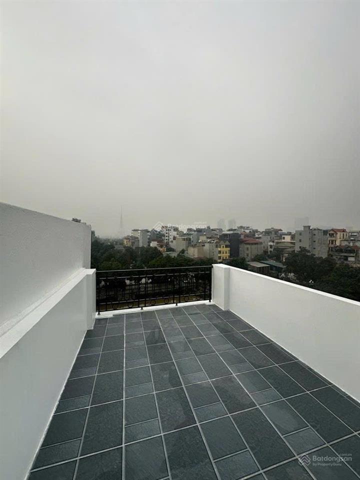 Nhà đẹp mặt hồ ô tô tránh thoáng mát gần trường gần chợ thuận tiện đi lại 6 tầng thang máy siêu đẹp