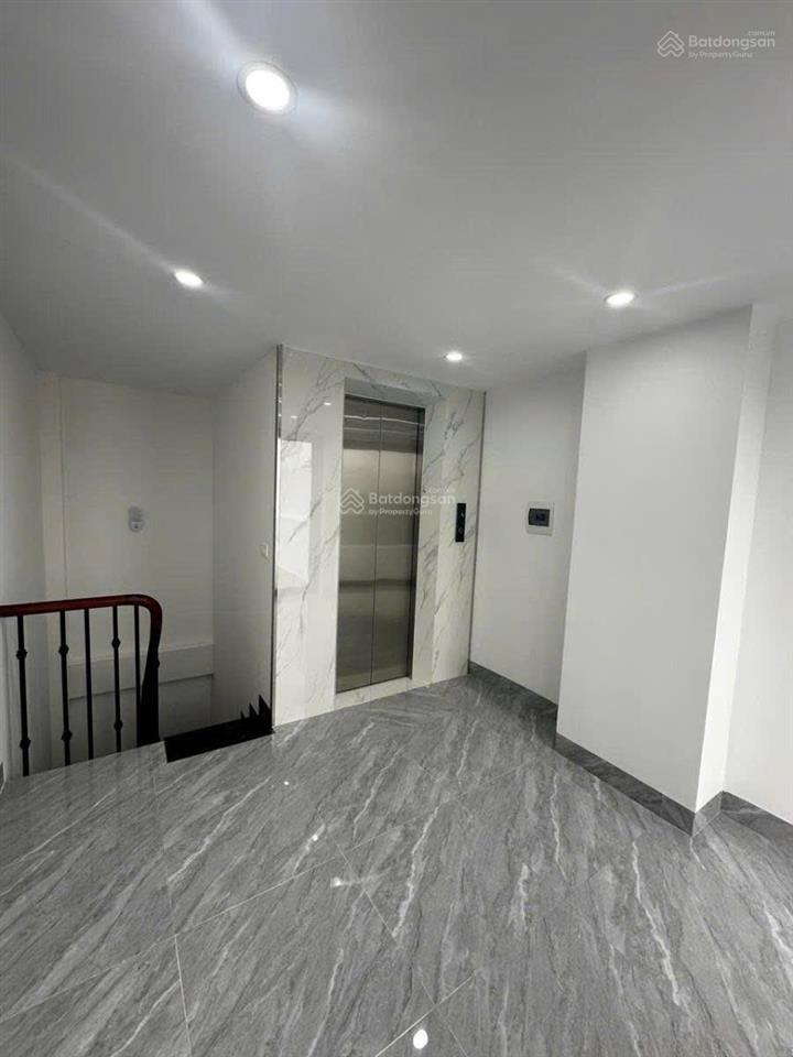 Nhà đẹp mặt hồ ô tô tránh thoáng mát gần trường gần chợ thuận tiện đi lại 6 tầng thang máy siêu đẹp