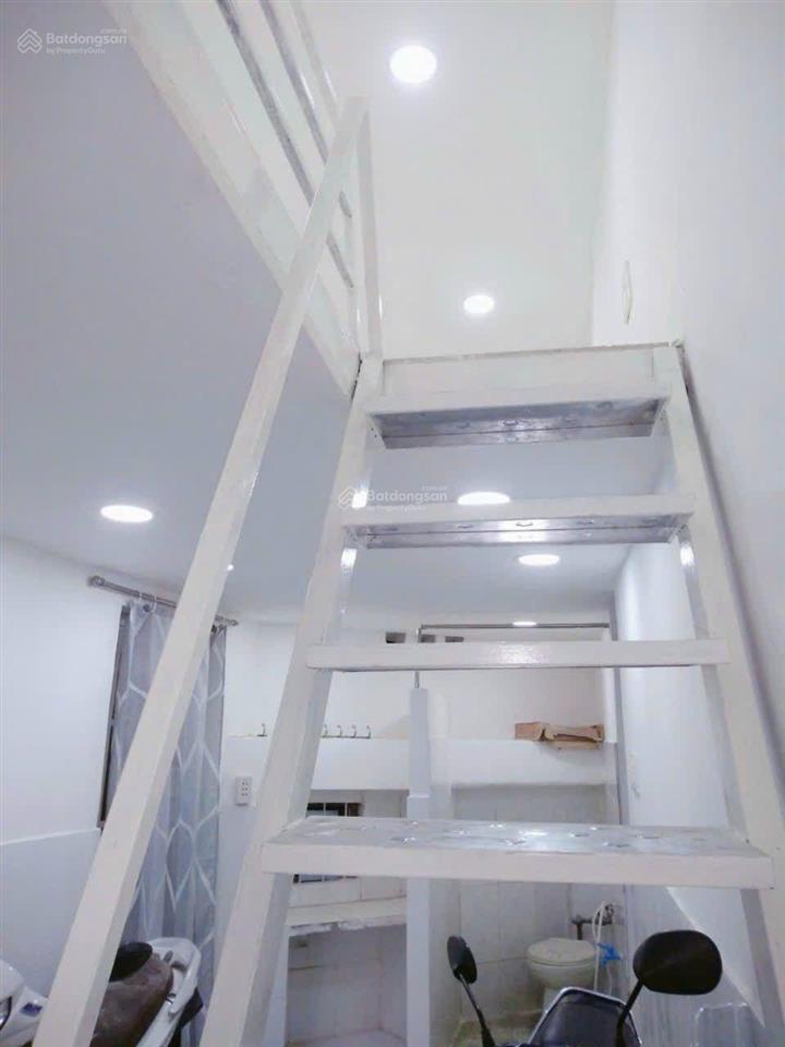Phòng dưới đất riêng biệt, máylạnh, gác suốt, sạch đẹp, gần chợ phú lâm, tiện đi lại