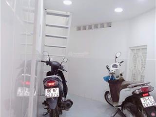 Phòng dưới đất riêng biệt, máylạnh, gác suốt, sạch đẹp, gần chợ phú lâm, tiện đi lại
