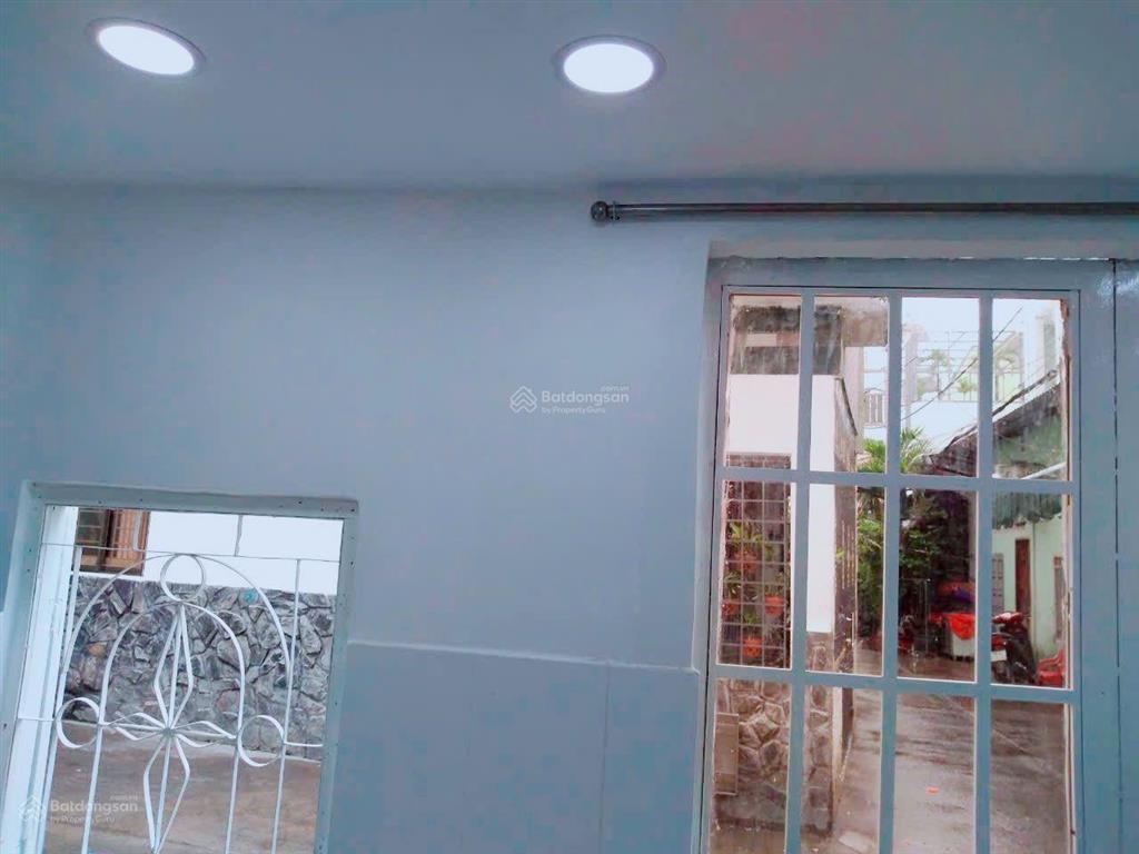 Phòng dưới đất riêng biệt, máylạnh, gác suốt, sạch đẹp, gần chợ phú lâm, tiện đi lại