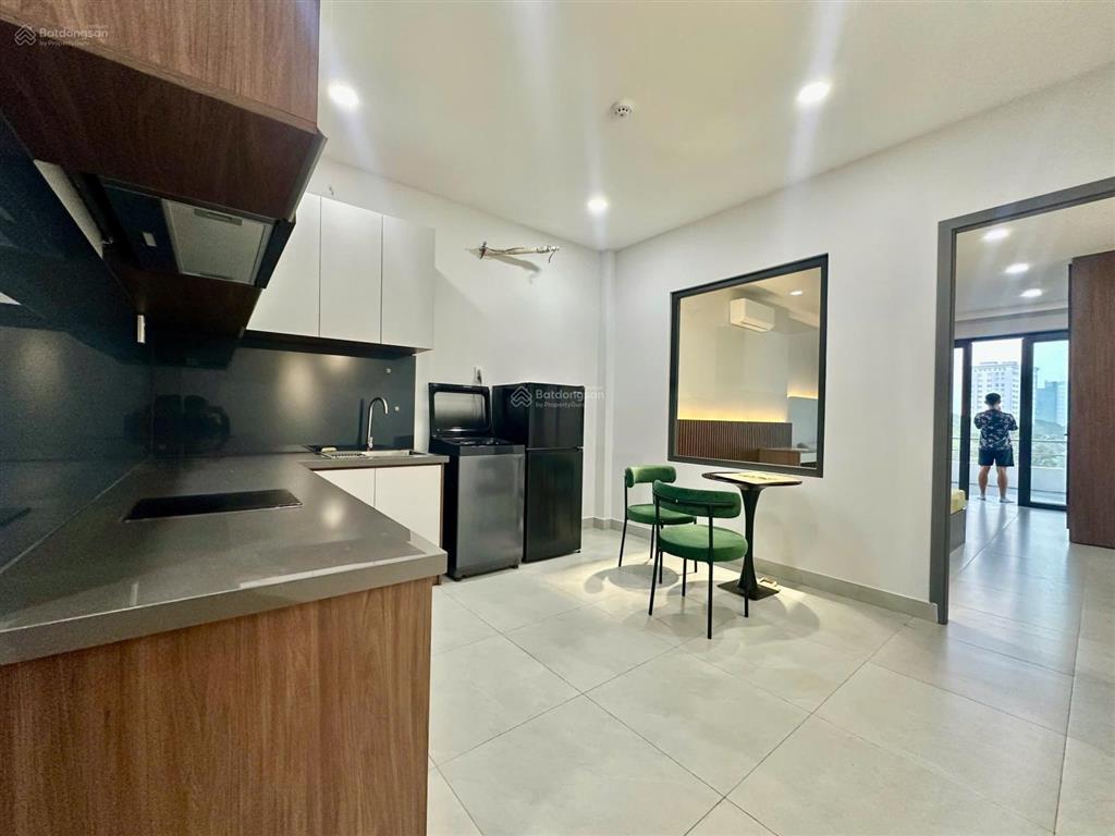 Căn hộ cho thuê 1pn 50m² quận 1 có ban công thoáng, full nội thất, gần công viên lê văn tám